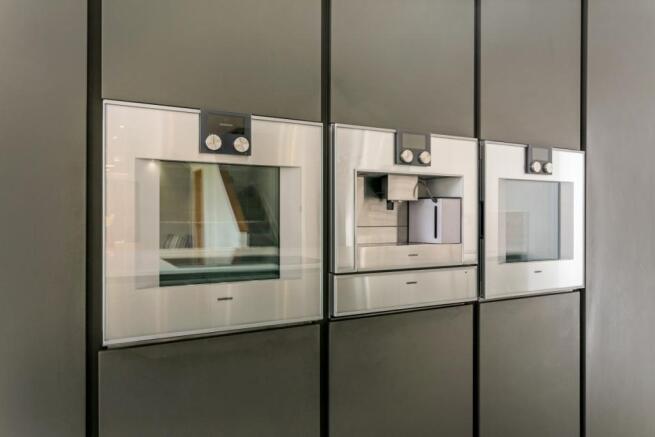 11 Ashenden Walk ...