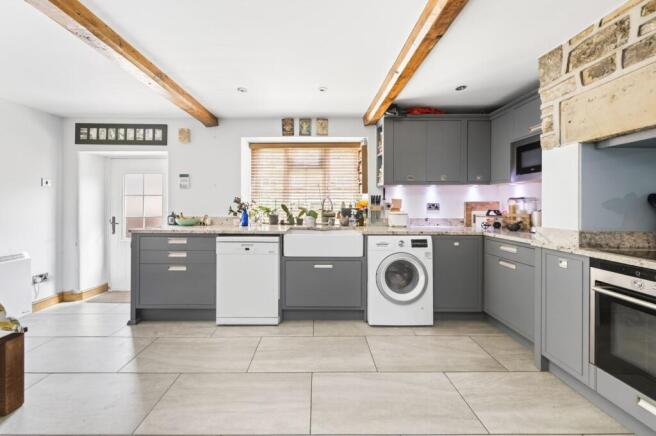 KITCHEN/BREAKFAST ROOM