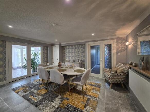 6 bed Semi-Detached for sale Image 8