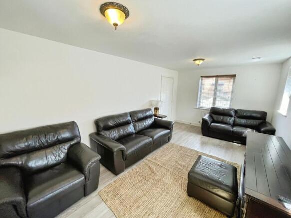 Freshfields Close, Basingstoke, RG23 photo 5