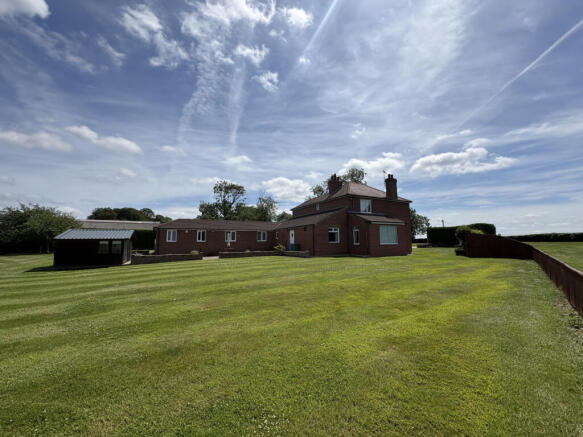 3 bed Farm House for sale Image 12