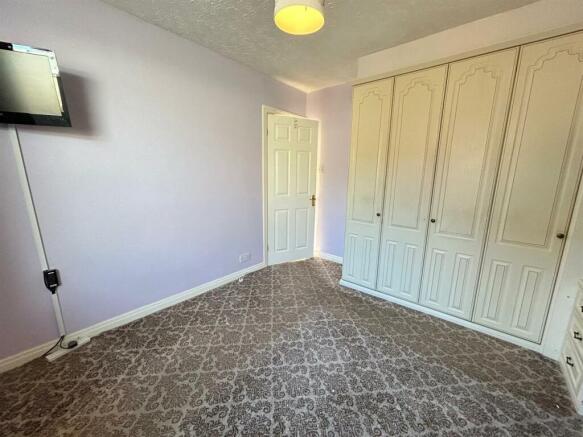 Bedroom 1b.jpg