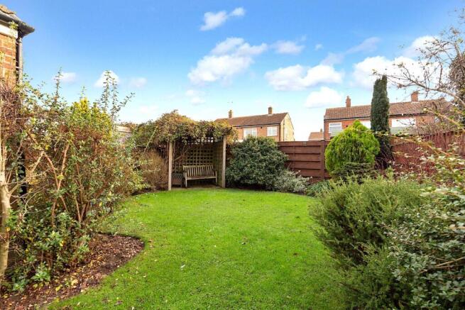 Whitethorn Close - Garde