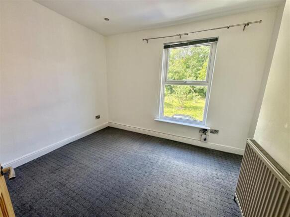 3 bed Terraced to rent Image 7