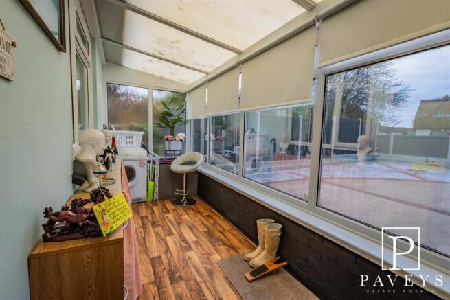ENTRANCE PORCH/CONSERVATORY