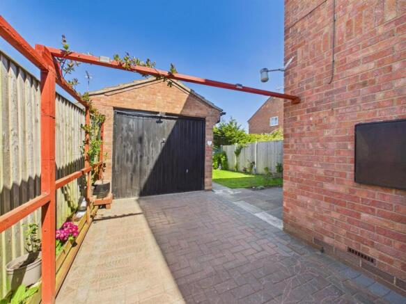 2 bed Semi-Detached for sale Image 12