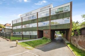 Flat 3, 38 Valley Court, Cavendish Avenue, Woodford Green IG8 9DB