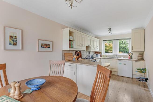 3 bed Town House for sale Image 6