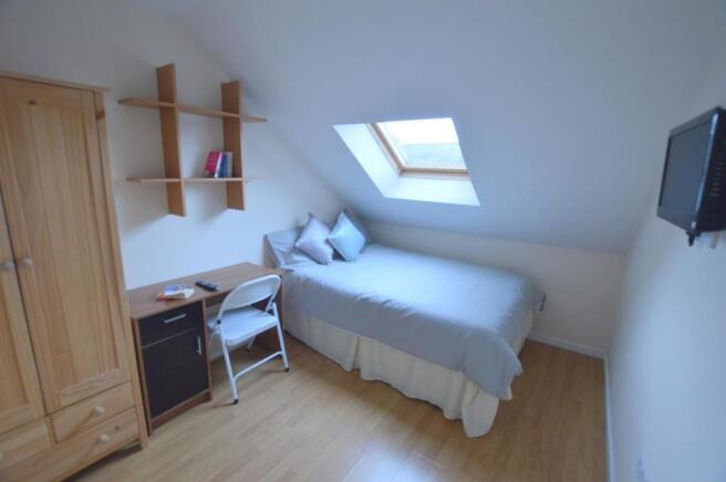 16 Fifth Avenue Orange Bedroom.JPG