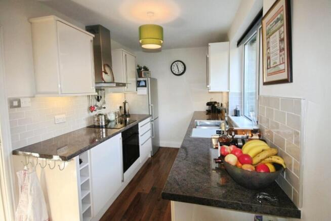 2 bed House to rent Image 5