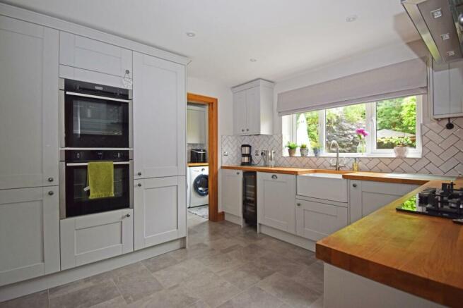 32 Pear Tree Way, kitchen a.jpg