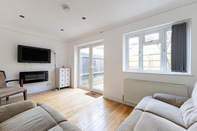 102876_10-Hutton-...