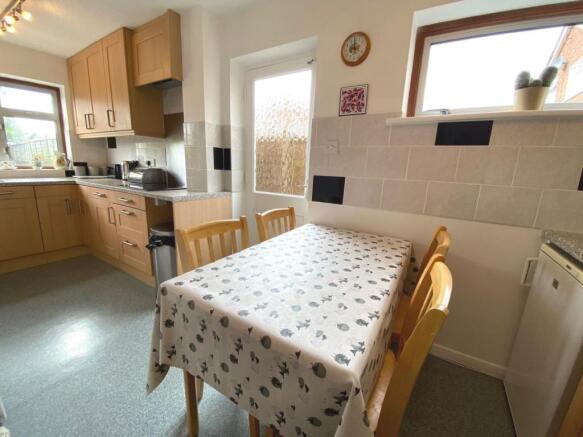 KITCHEN/BREAKFAST ROOM