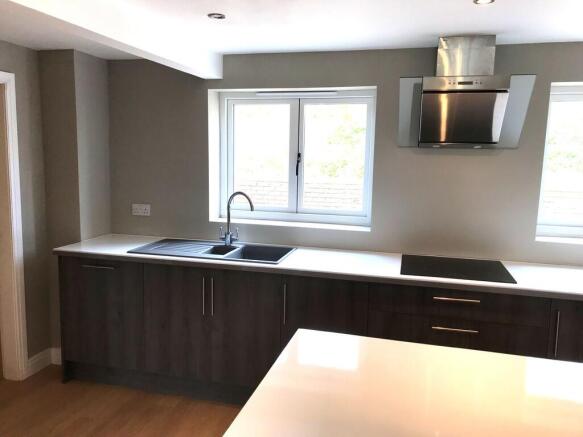 4 bed Semi-Detached to rent Image 4
