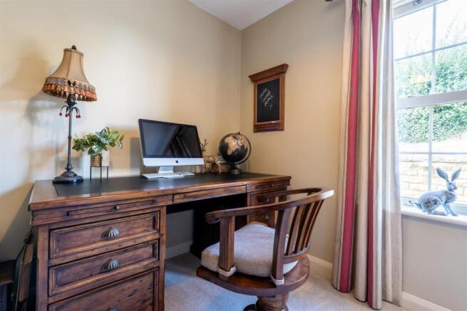 4 bed Detached for sale Image 6