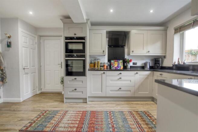 4 bed Detached for sale Image 4