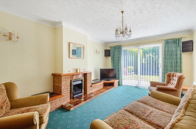 1294543-17-682a4ccd43526-ARW-1