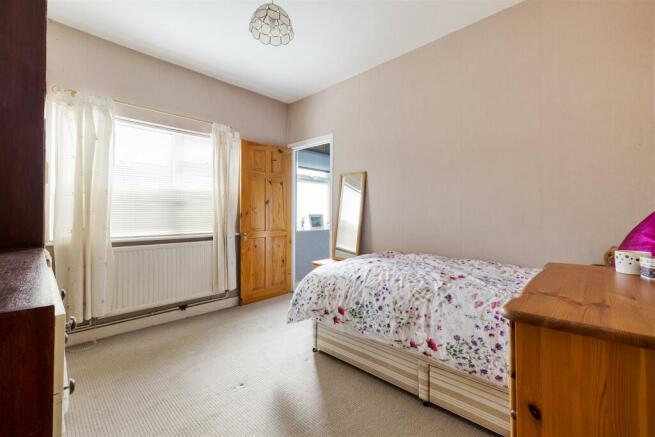Century Road, E17