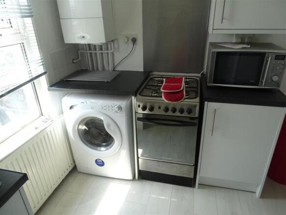 Compact, well-equipped kitchen with a washer/dr...