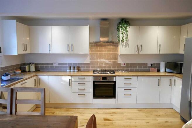 Kitchen: