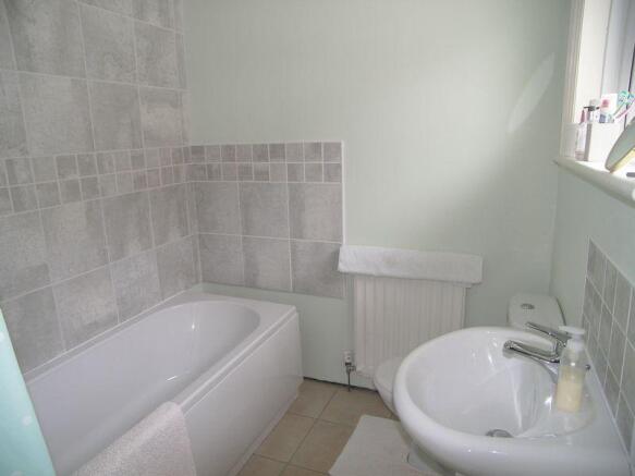 EN-SUITE BATHROOM