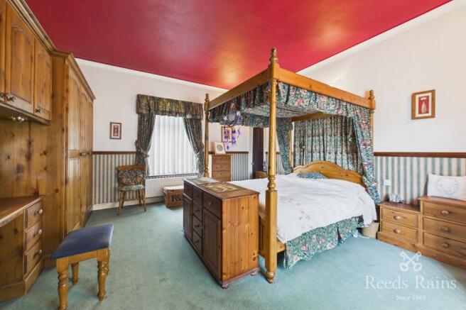 4 bed Detached for sale Image 7