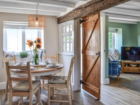 Lounge/diner: