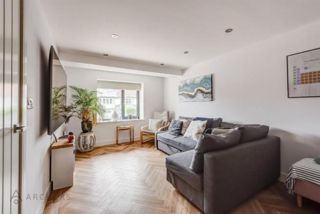 4 bed Detached for sale Image 11