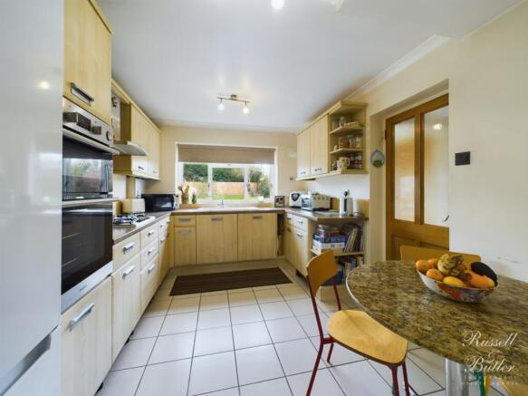 CAM02127G0-PR0266-STILL009