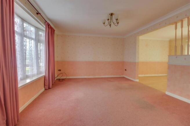 26 TOPPESFIELD AVENUE INTERIOR.jpg