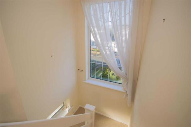 FIRST FLOOR LANDING