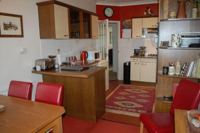 KITCHEN/DINING ROOM