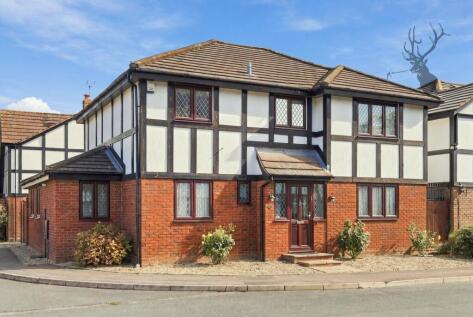 Canterbury Close, Chigwell, IG7