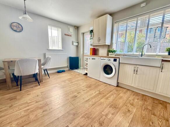2 bed End of Terrace to rent Image 6