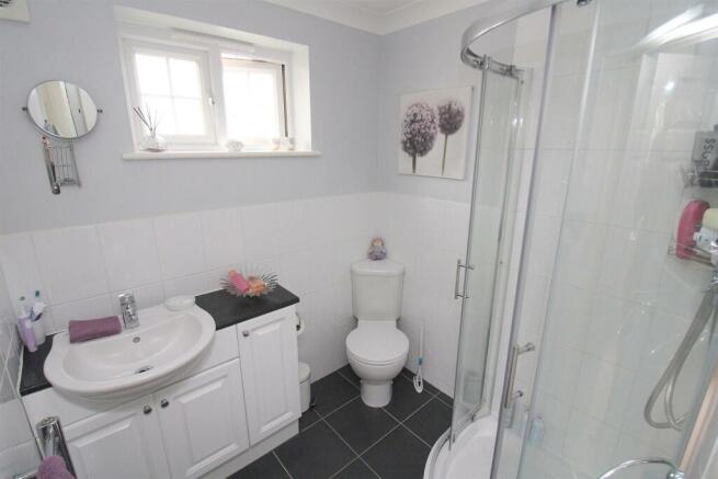 Ensuite.JPG