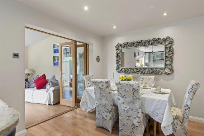 4 bed House for sale Image 4