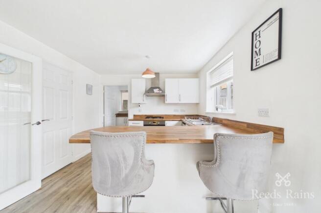 4 bed Detached for sale Image 5
