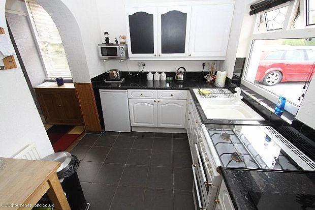 Kitchen 2.jpg