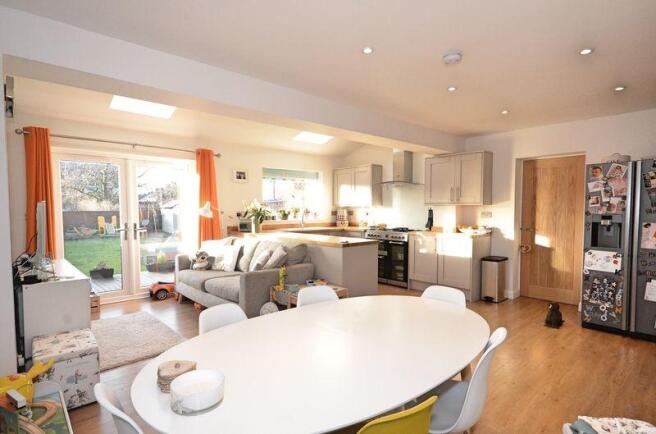 Kitchen/Dining...