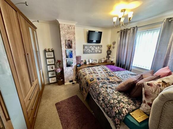 3 bed Semi-Detached for sale Image 12