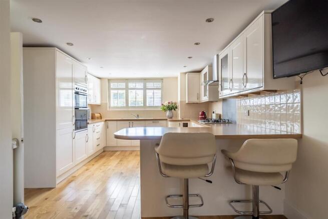 4 bed Detached for sale Image 4