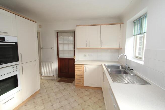 Kitchen (a).JPG