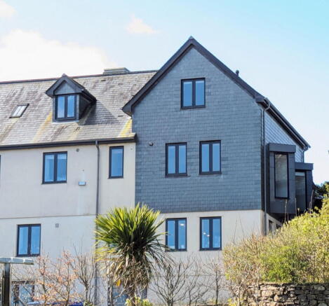 2-bed flat on Harrowbeer Mews, Yelverton, PL20 6WE, £200,000