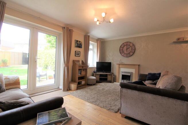 SITTING / DINING ROOM