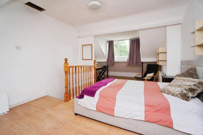 3 bed Terraced to rent Image 12