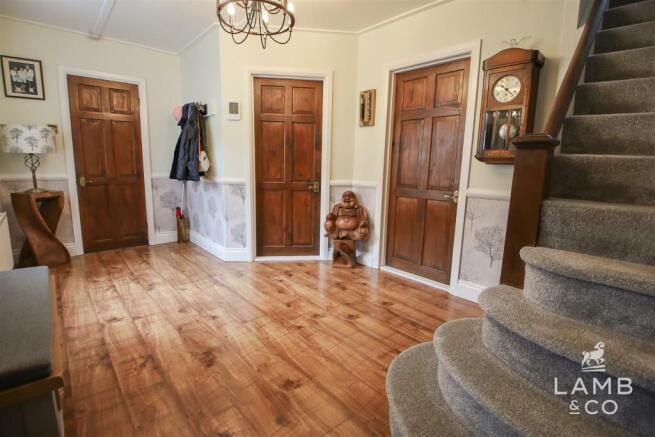 ENTRNACE HALLWAY