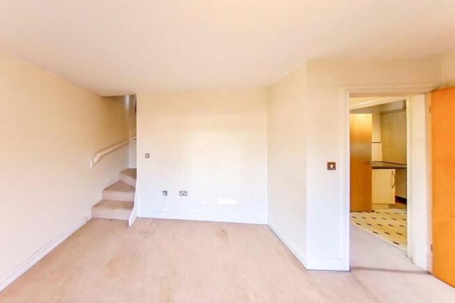 3 bed Detached to rent Image 2