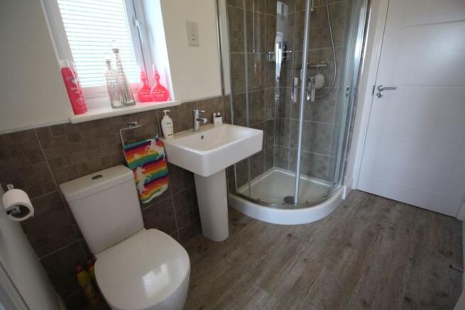 Jack & Jill Bathroom / WC