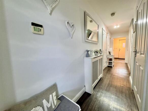 4 bed Semi-Detached for sale Image 9