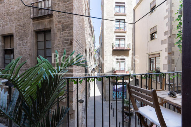 Acogedor-piso-reformado-con-terraza-y-elementos...